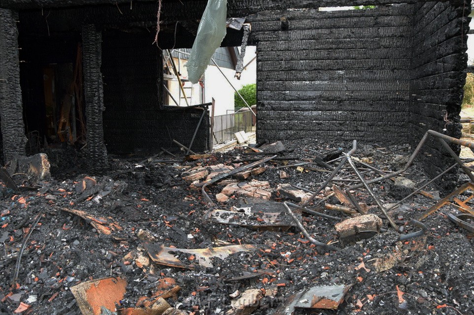 Schwerer Brand in Einfamilien Haus Roesrath Rambruecken P076.JPG - Miklos Laubert